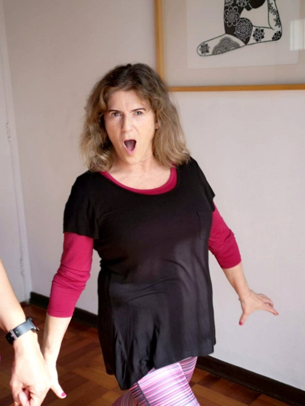 Participante expresándose con el rostro y el cuerpo